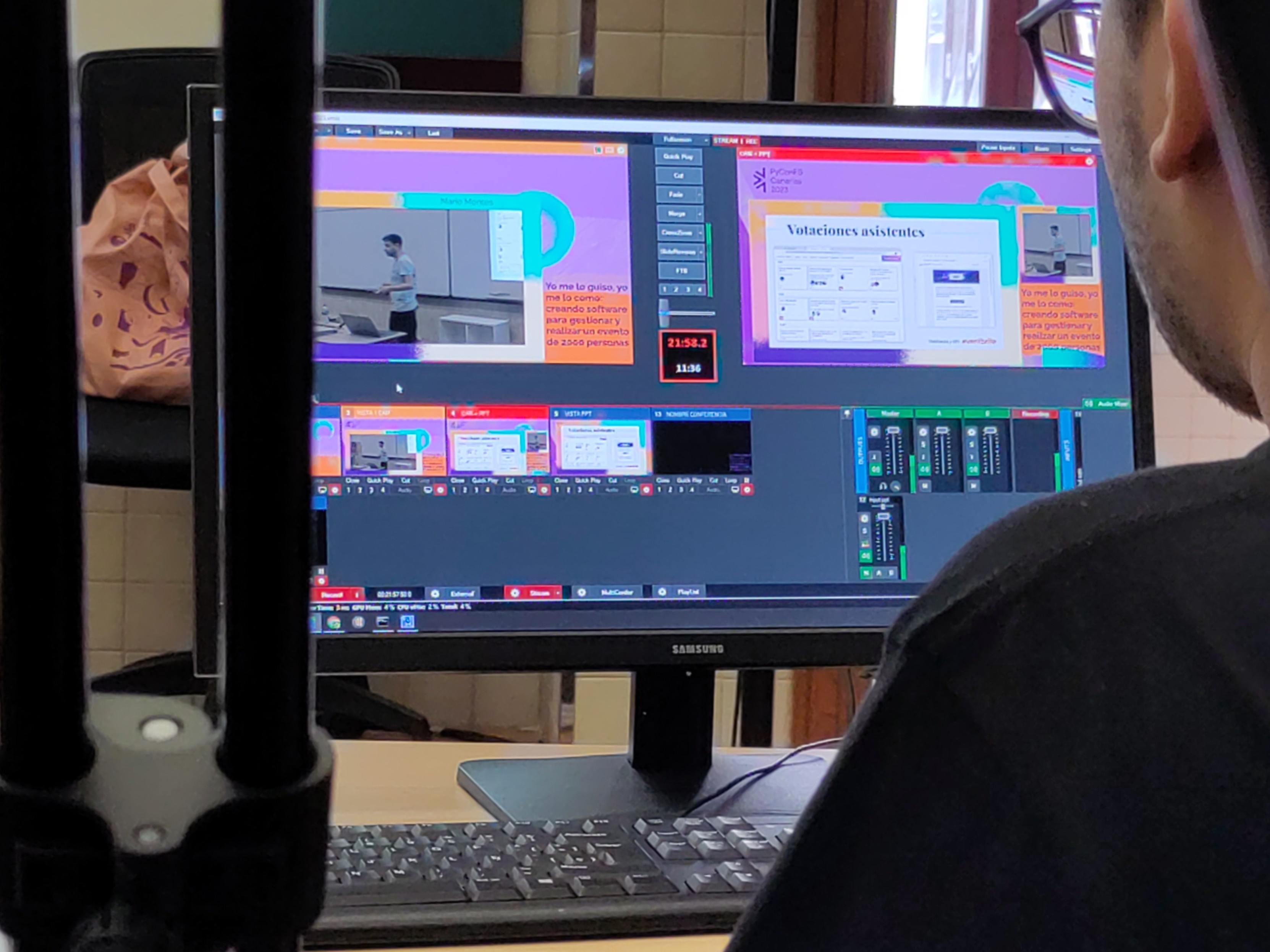 Foto de un pantalla de ordenador con un sistema de streaming de vídeo